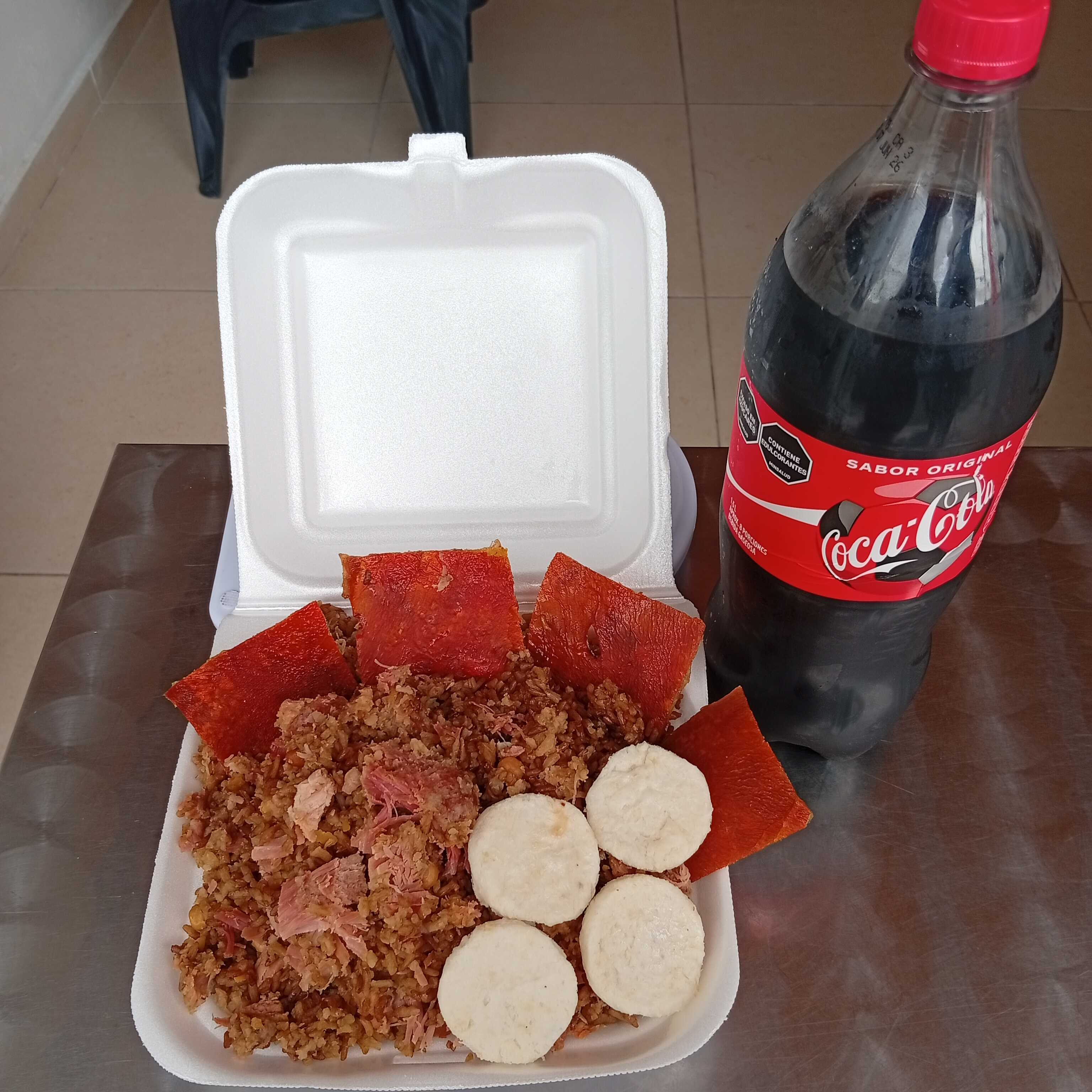 Lechona Para 4 Personas con Arepas y Gaseosas