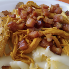 Delicie-se com esta receita super cremosa! A base é 200g do seu macarrão favorito envolto em 2 Conchas generosas do nosso queridinho molho branco. Uma explosão de sabor e textura que vai te conquistar. Porção Grande/Individual