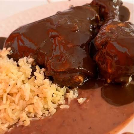 Mole con Pollo