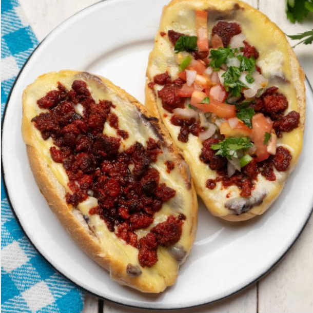 Molletes con Chorizo