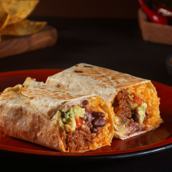 Arroz mexicano, feijão vermelho e proteína a sua escolha.  Escolha os itens e monte seu burrito do jeito que você quiser!