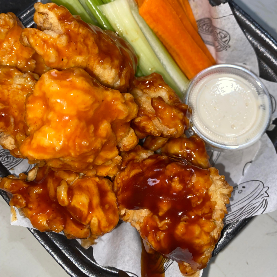 12 Boneless de Tu Salsa Preferida y Verdura.