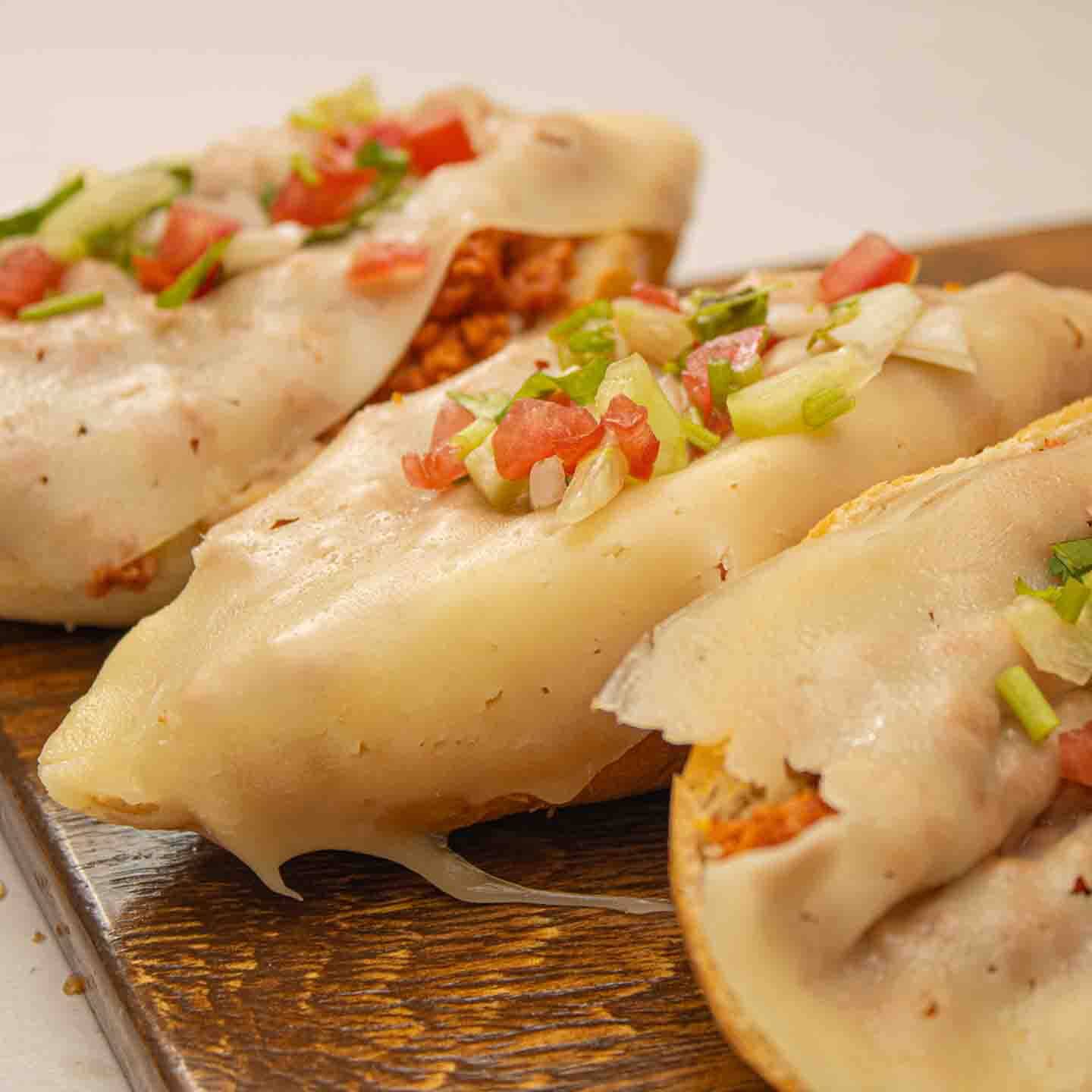 Ensalada + Molletes Clásicos