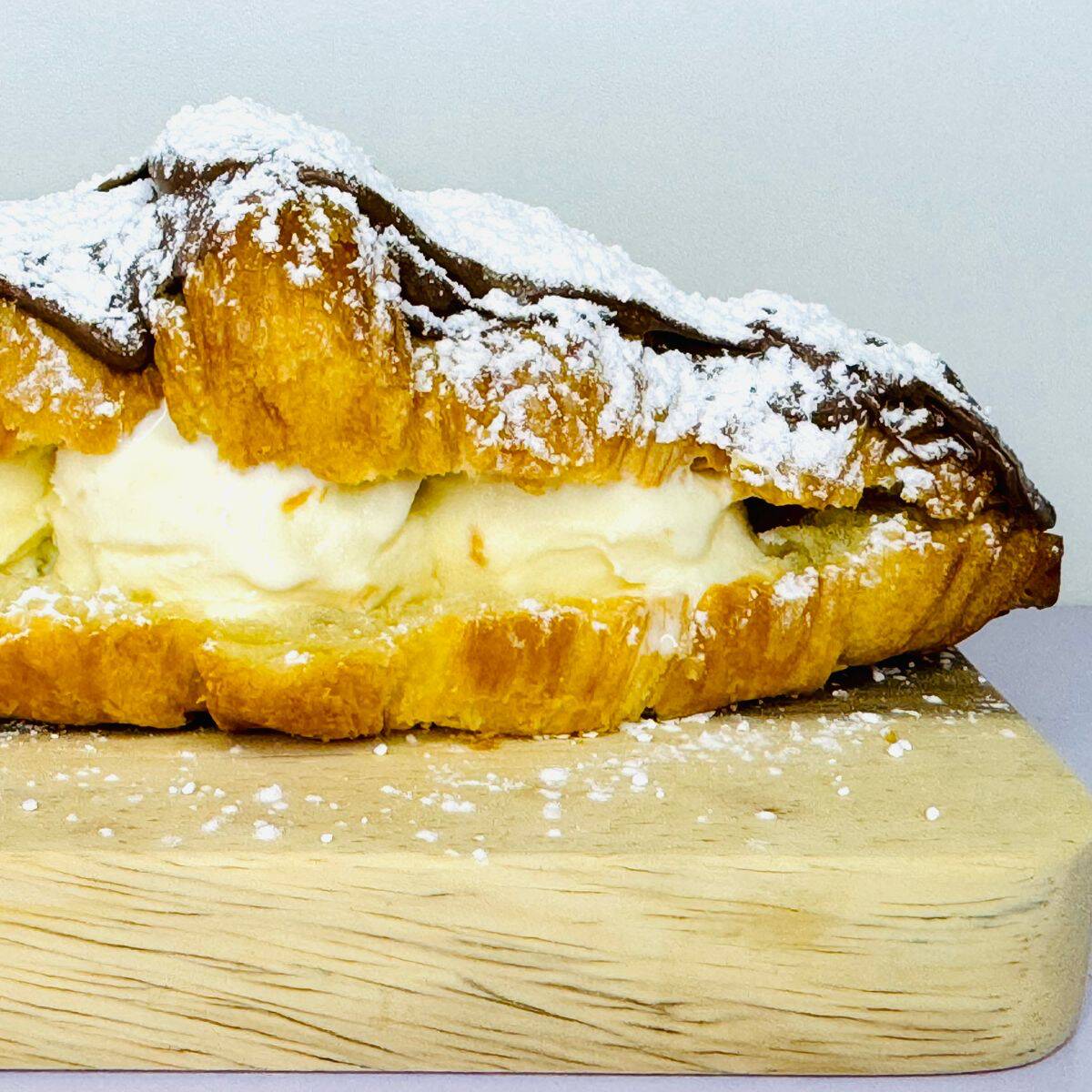 Croissant Con NUTELLA Releno de Helado de Vainilla