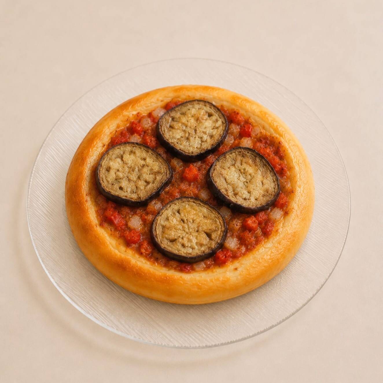 Esfiha de Beringela 15cm. Uma combinação leve e saborosa de berinjela selecionada, tomate e cebola temperados com especiarias sírias, servidos sobre nossa massa artesanal assada no forno até atingir a textura perfeita.
-----tags-----
esfiha, muhammara, comida árabe, culinária síria, artesanal, gourmet, delivery, almoço, jantar, lanche, assado, forno, especialidade da casa, ingredientes frescos, sabor oriental