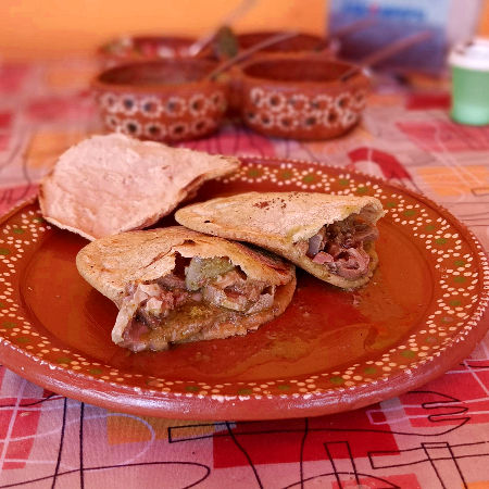 Gordita de Lengua en Salsa Verde