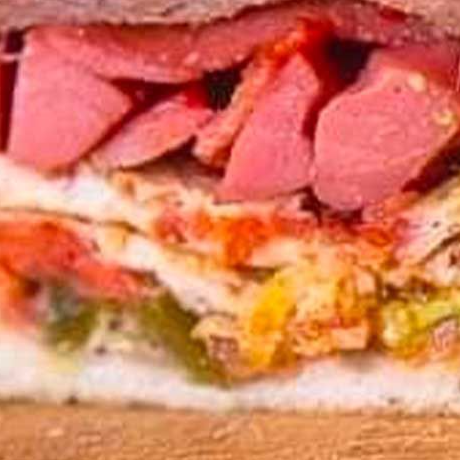 Torta Gigante Salchicha y Queso Oaxaca