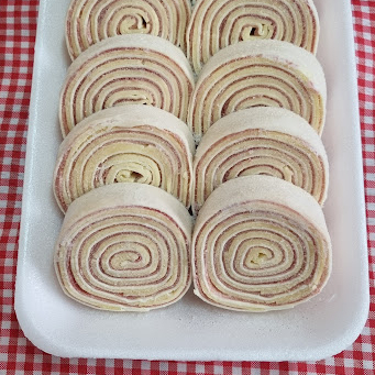 Delicioso rondelli artesanal, feito com massa fresca e recheado com presunto e queijo de qualidade, embalado a vácuo garantindo sabor e frescor por mais tempo. Pacote de 500 g, produto congelado.