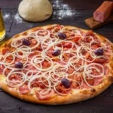 Muçarela, Lombo, Brócolis, Bacon, Champignon, Cebola e Creme de leite