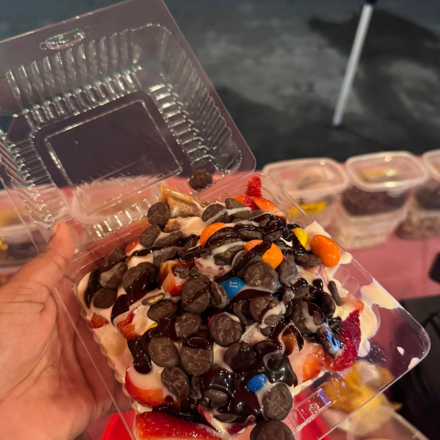 WAFFLES CON FRESAS Y CREMA