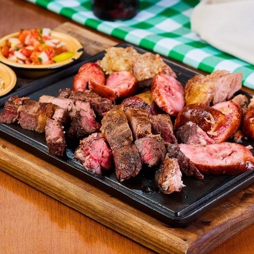 Nesta opção você pode escolher até dois tipos de churrasco para montar sua porção. *Acompanha vinagrete e farofa*