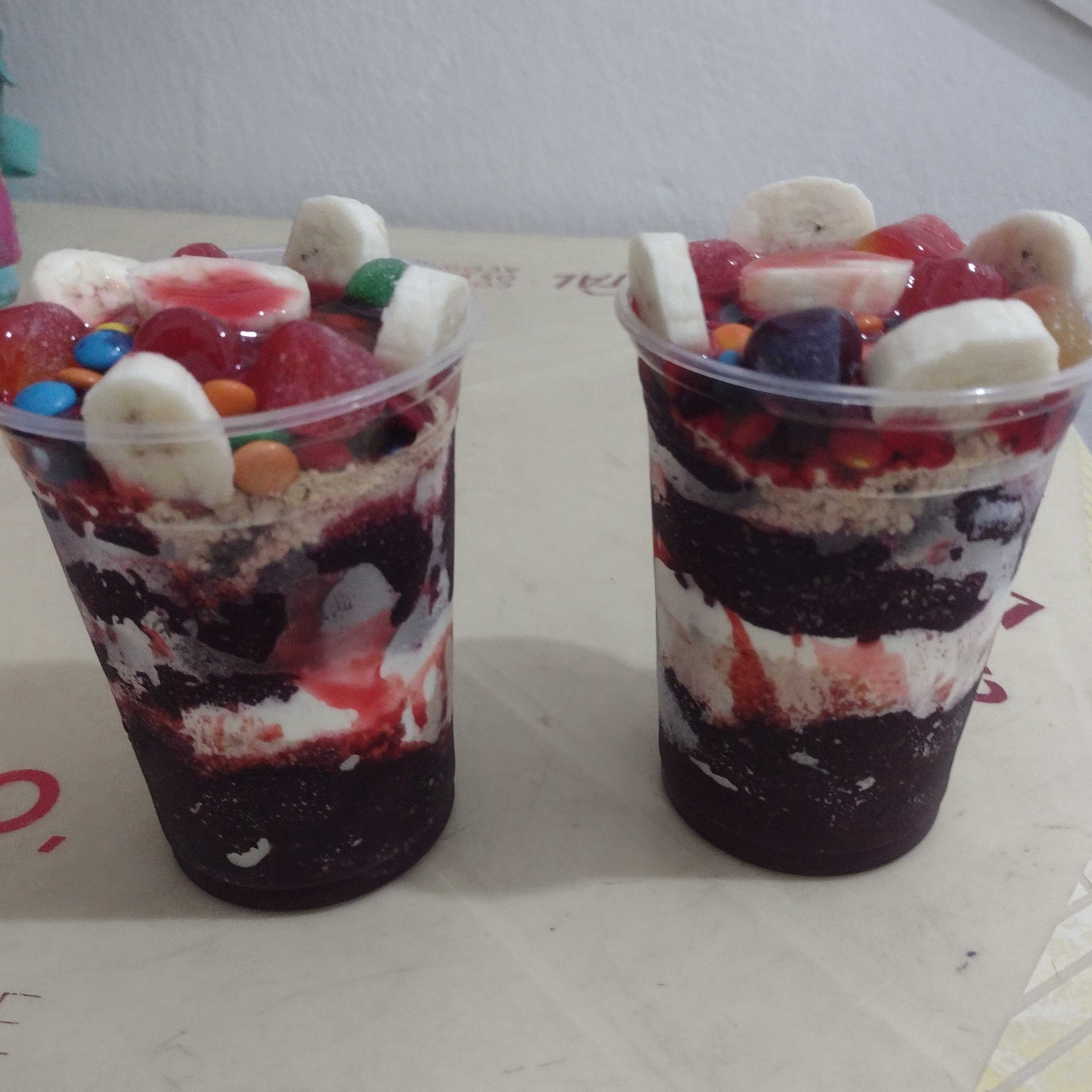 2 Copos de Açaí de 500 ml (4 acompanhamentos, 1 fruta, 1 cobertura)