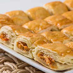 Assado e congelado, basta levar ao forno. Contém 15 unidades. Imagem meramente ilustrativa. Serve 3 Pessoas.