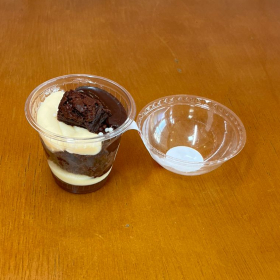 Copo de brownie recheado com brigadeiro de ninho e nutella