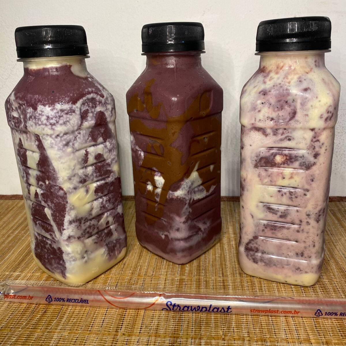 Açaí 300ml na garrafa.