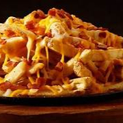 Porção de Batata Pequena (500g), Bacon, Calabresa, Molho Cheddar, Temperada com Sal e Pápicra.