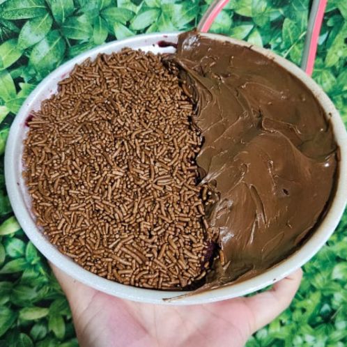 1 litro com: granulado e brigadeiro