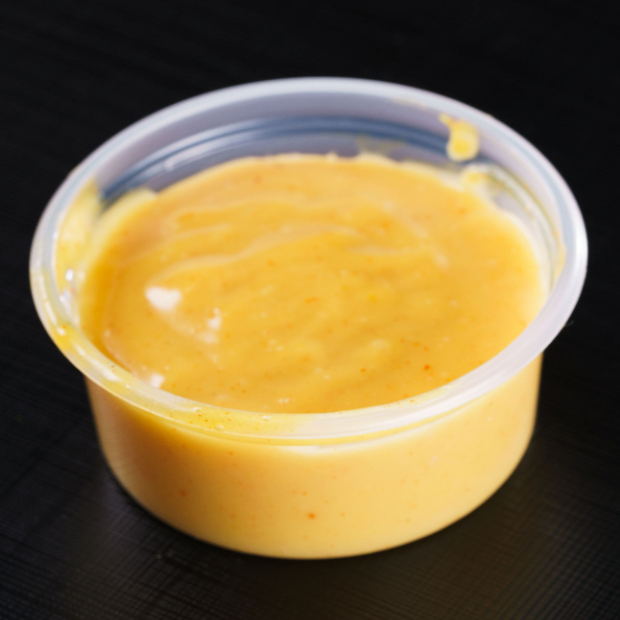 Delicioso molho artesanal, feito com a receita exclusiva York, a base de maionese, alho e especiarias, a combinação perfeita para seu frango.