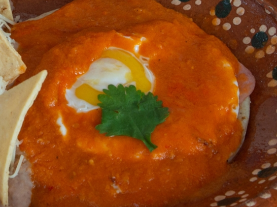 Huevos Entomatados