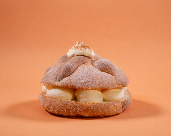 Pan de muerto relleno de lechera med