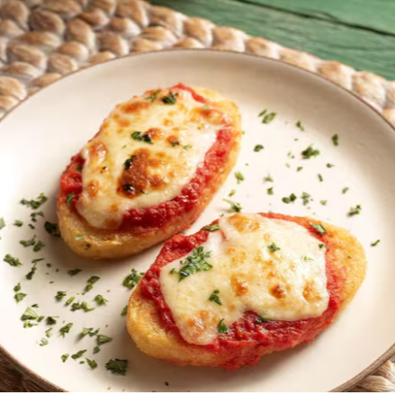 Marmita Deliciosa! Frango Pizzaiolo (Frango Empanado Com Molho De Tomate, Queijo e Fatias De Tomate) + 5 Acompanhamentos à Sua Escolha.