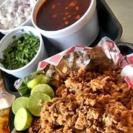 1/2 Kilo de Birria y 2 Litros de Consome