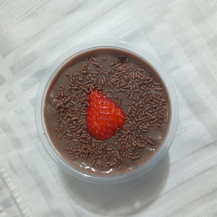🍫 BOLO NO POTE DE BRIGADEIRO COM MORANGO! 🍫🍓
Uma combinação simplesmente irresistível! 😍 Massa fofinha, brigadeiro super cremoso e aquele morango delicioso para deixar cada colherada ainda mais especial. 🤤❤️
✨ Difícil é comer só um!
📲 Peça já o seu e deixe seu dia muito mais doce! 🍰