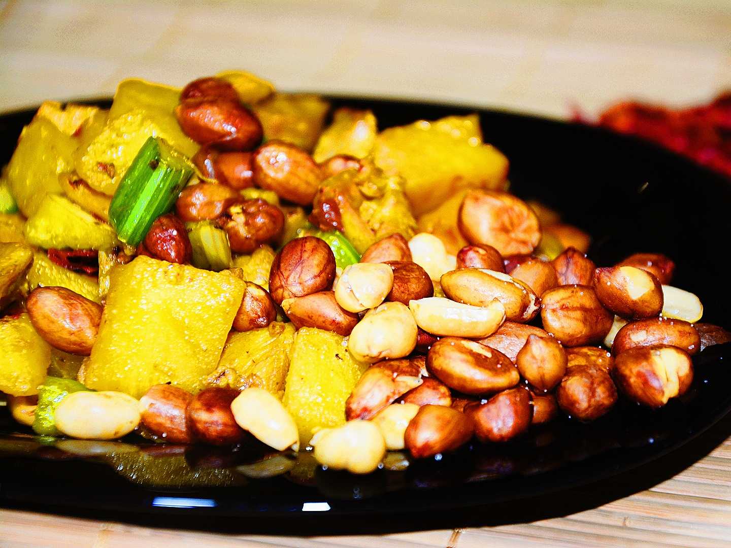 Pollo con Cacahuates