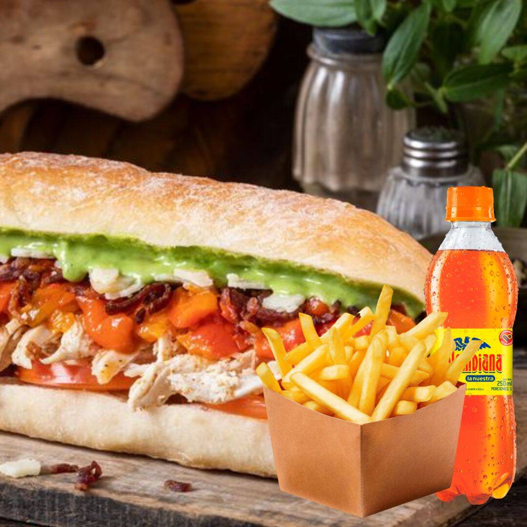 Combo Sándwich Club de Pollo Barbacoa+Papas+Bebida