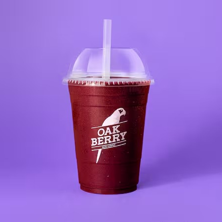 Açaí 500 ml: smoothie com textura mais cremosa para tomar com canudo. Toppings do copo: Leite Ninho e leite condensado – Foto ilustrativa.
