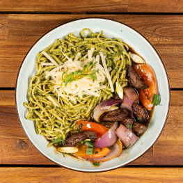 TALLARIN VERDE CON LOMO SALTADO