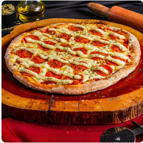 Massa, molho especial, mussarela, pepperoni, requeijão, orégano