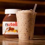 Descubra a felicidade em um copo: experimente nosso milkshake com Nutella!”