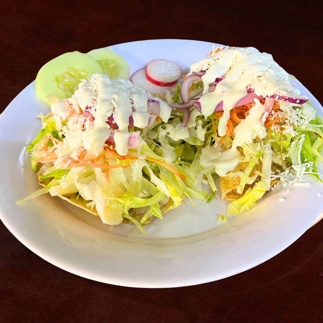 Tostada con Pieza de Pollo