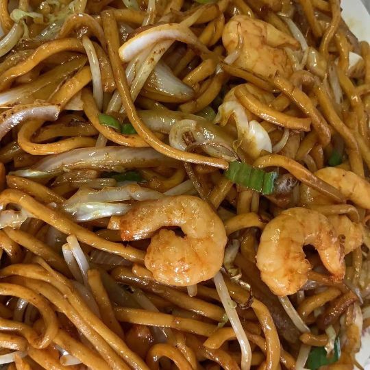 Lonche 30 chowmin de camaron