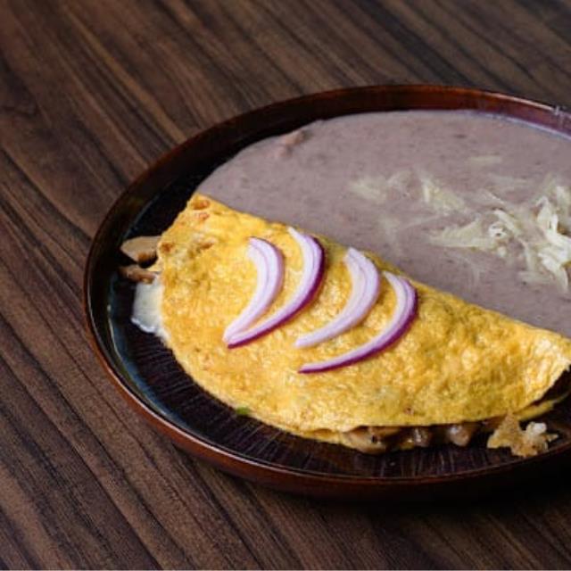 OMELETE CON JAMON Y QUESO