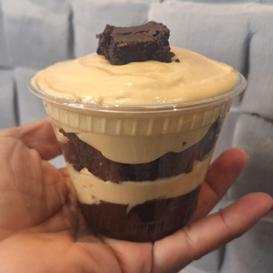 Doce de leite, brownie e ganache de chocolate