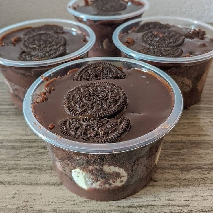 🍪🤍 BOLO NO POTE DE OREO 🤍🍪
Uma explosão de sabor em cada colherada! 😍 Massa fofinha, recheio super cremoso e aquele toque irresistível de Oreo que deixa tudo ainda mais delicioso. 🤤✨
💥 Se você ama Oreo, esse é impossível resistir!
📲 Peça já o seu e transforme seu dia em uma deliciosa tentação! 🍰🍪