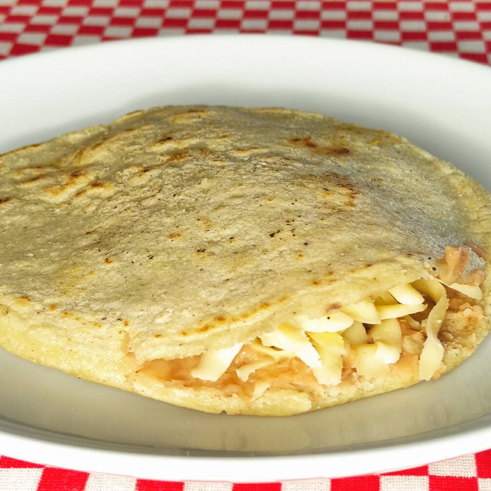Gordita de Maíz con Frijoles