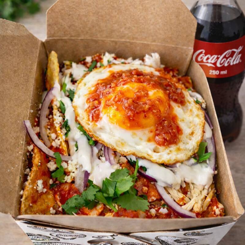 Combo Chilaquiles Rojos con Huevo + Coca 600ml