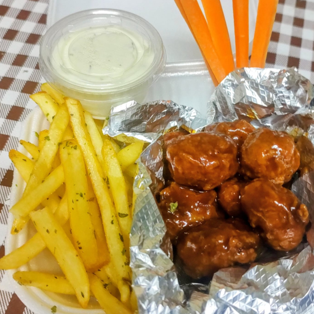 Combo Individual Boneless + Papas