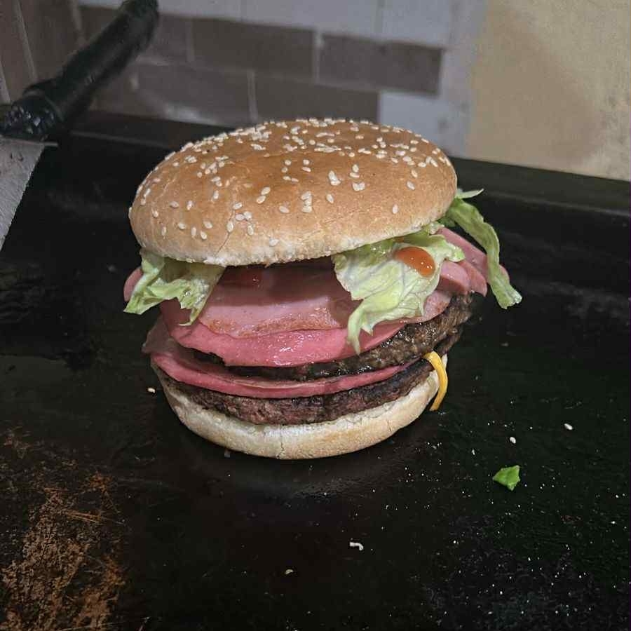 Hamburguesa Doble con Coca Cola Lata