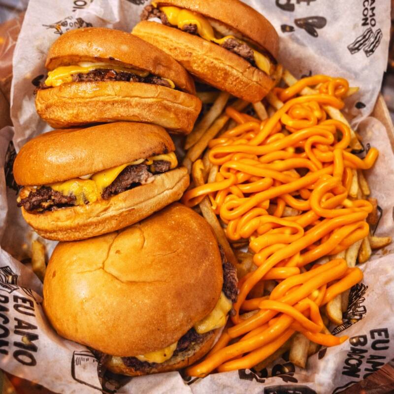 PROMOÇÃO DE COMBO BOX COM 4 SMASH ARTESANAIS CARNE 80G+ BATATA C/ CHEDDAR