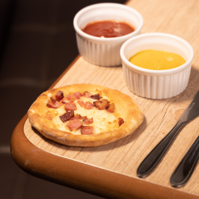 bacon em cubos e mussarela