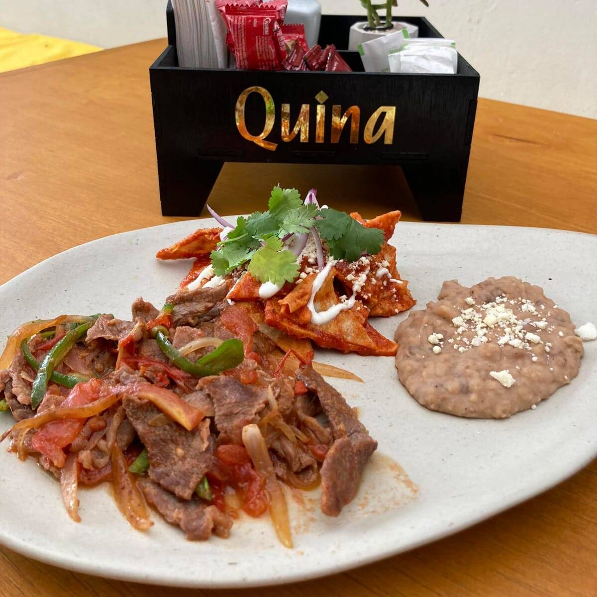 Carne a la Mexicana con Chilaquines