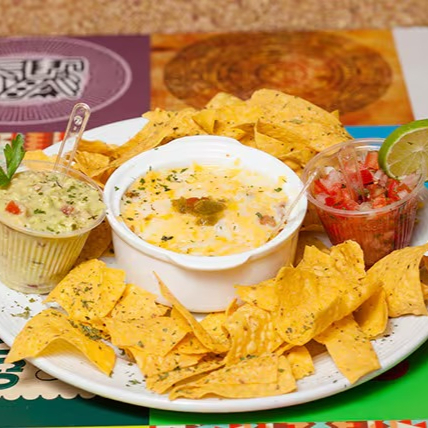 Delicioso chilli com queijo acompanhado de generosa porção de Nachos e os molhos de pico de gallo e guacamole. _____ tags _____ entrega rápida , grátis , 0 , 99 , 0800 , desconto , promoção , cupom , barato , oferta , melhor preço , frete grátis , presente , preço baixo , entre , mexicano , comida mexicana , culinária mexicana , guacamole , chilli , si , quesadillas , fajitas , pico de gallo , habanero , papas , carolina reaper , burrito , nachos , Doritos , tinga , pollo , parmegiana , sour cream , salsa roja , carnaval , combo , paleta , kitkat , bacon , melhor , rodízio , festival , masa , ancho , taco , chips , jalapeño , barbacoa , carne desfiada , marguerita , mojito , profugo , ique , graffiti , escapista , clandestino