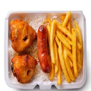 Acompanha: Arroz, feijão, 2 frangos, 1 linguiça, fritas, salada e refrigerante 200ml. Serve 1 pessoa.