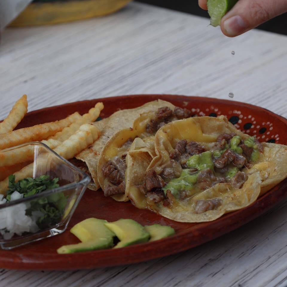 Tacos de Arrachera con Queso