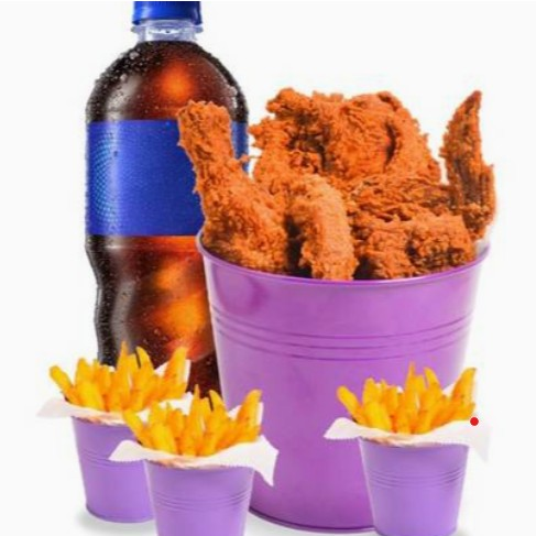 8 Piezas de Pollo, 3 Papas y Bebida 2.5 L