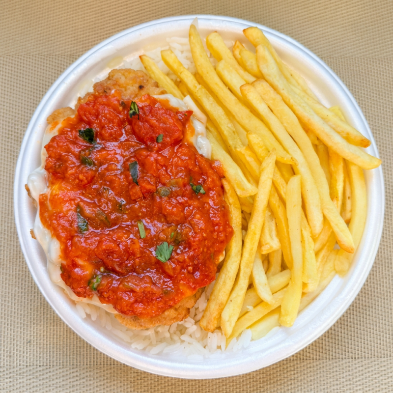 Leve mais por Menos 04 Marmitex de Frango a Parmegiana com Fritas 500 ml..